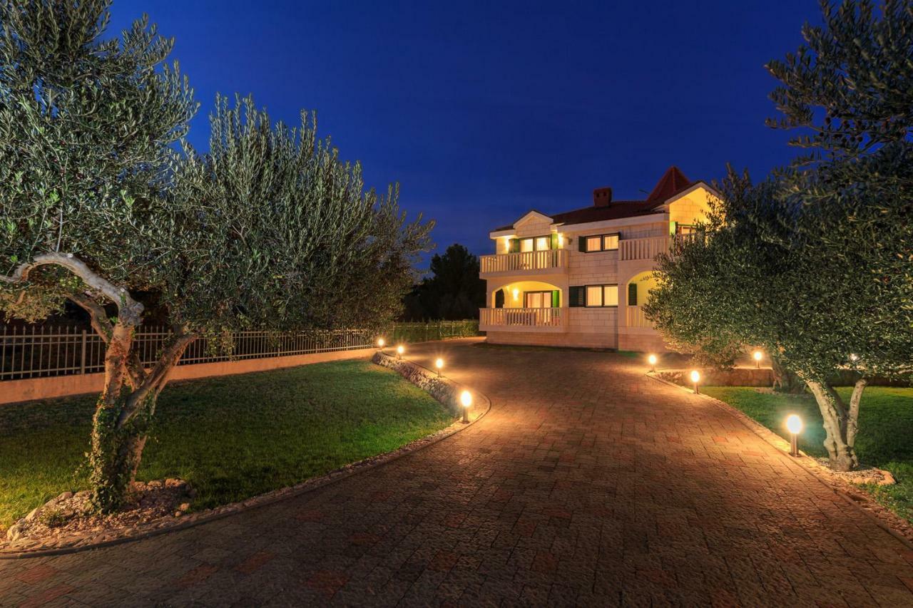 Villa Dream Srima Bagian luar foto