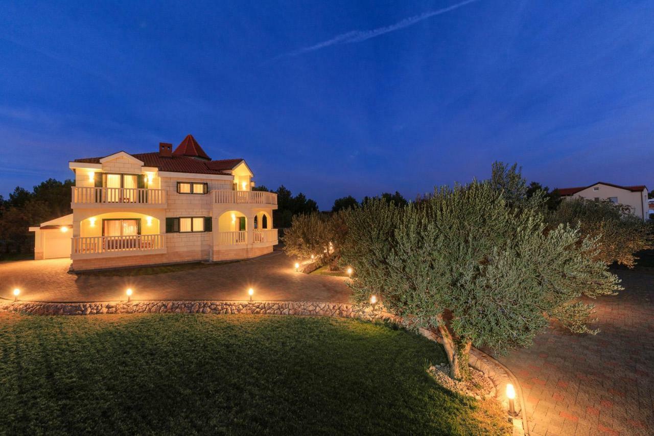Villa Dream Srima Bagian luar foto
