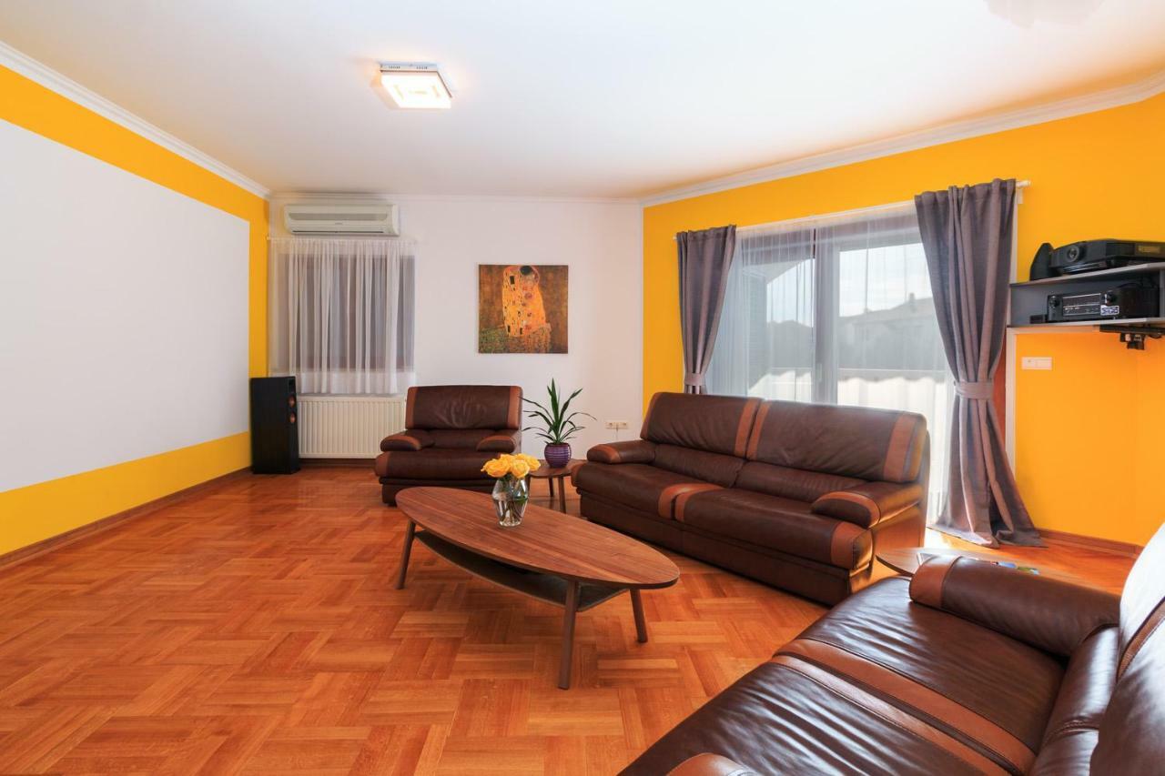 Villa Dream Srima Bagian luar foto