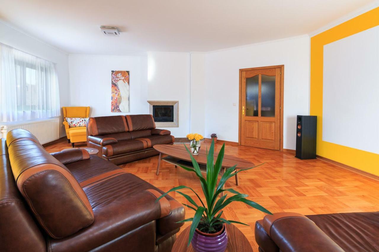 Villa Dream Srima Bagian luar foto